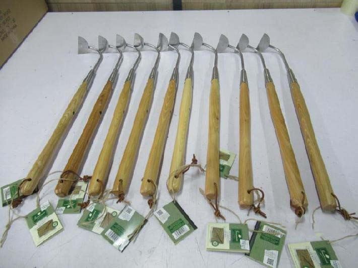 Stainless steel medium long wooden handle onion hoe