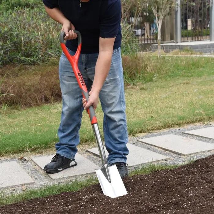 Нержавеющая сталь против углерода: выбор садовых инструментов